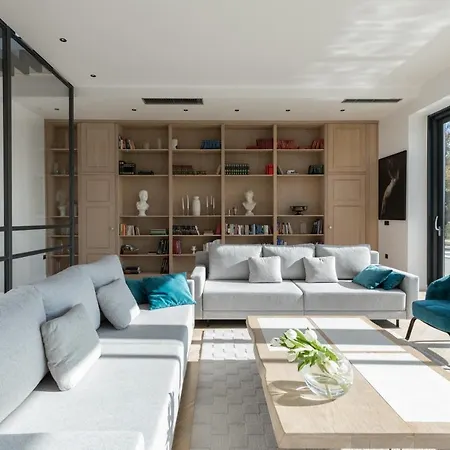 Vila Valens Tinjan